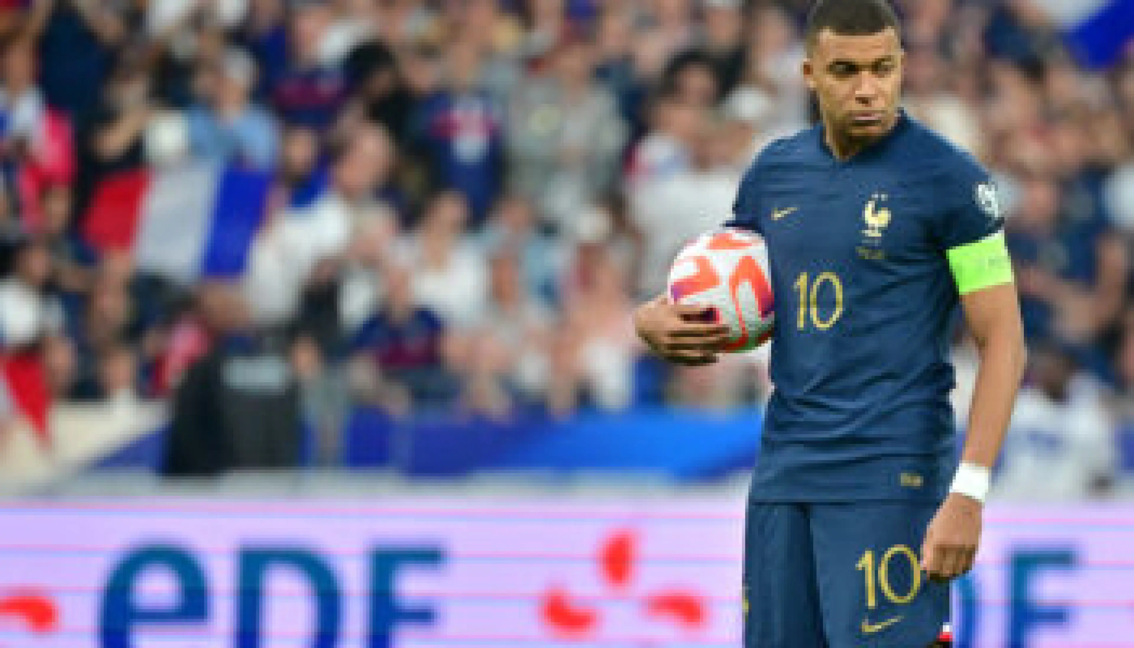 Kylian Mbappé, paris sur le football