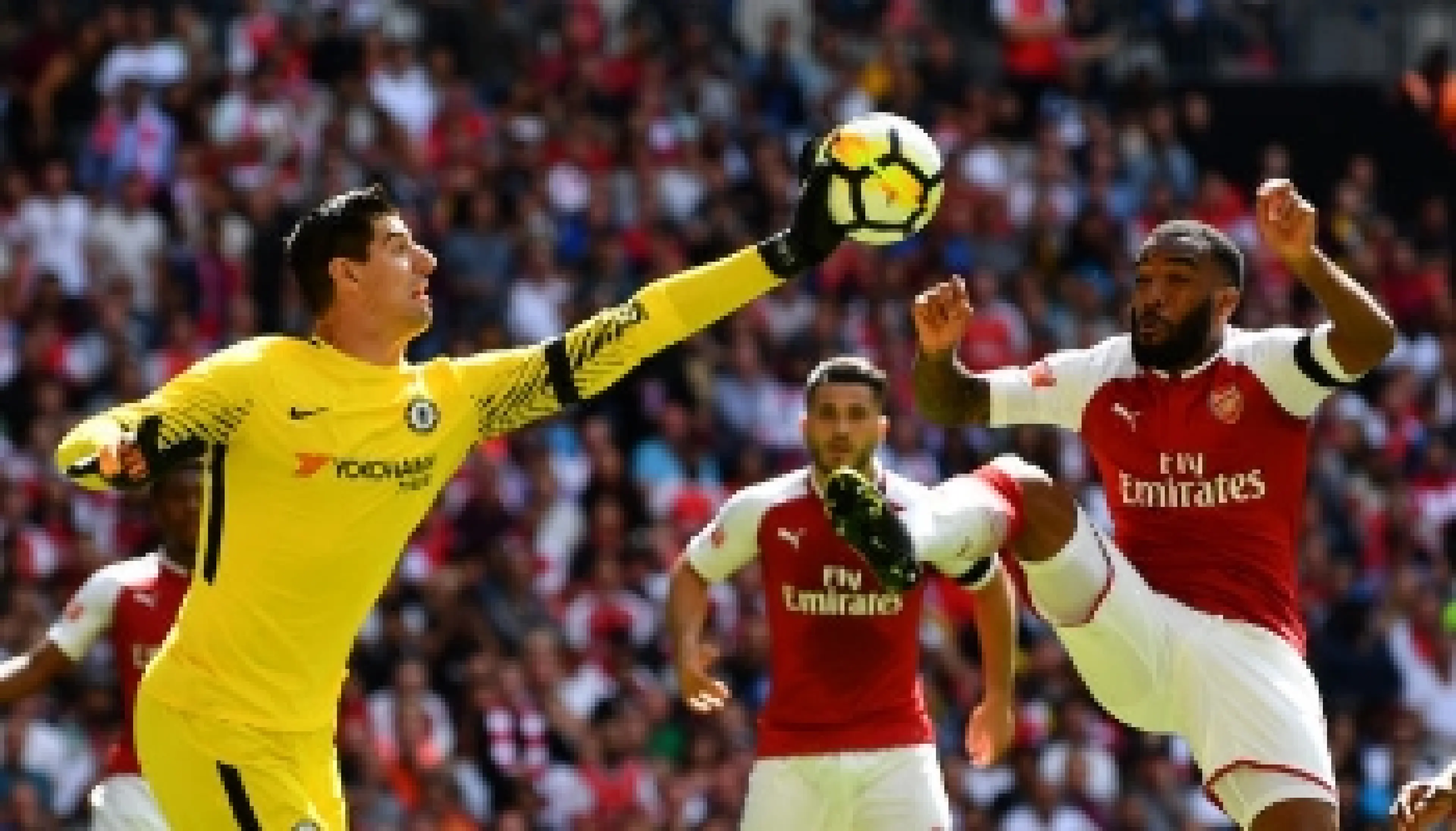 Thibaut Courtois vs Alexandre Lacazette